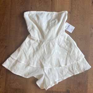 Cute White Romper ! Brand New ! Size S